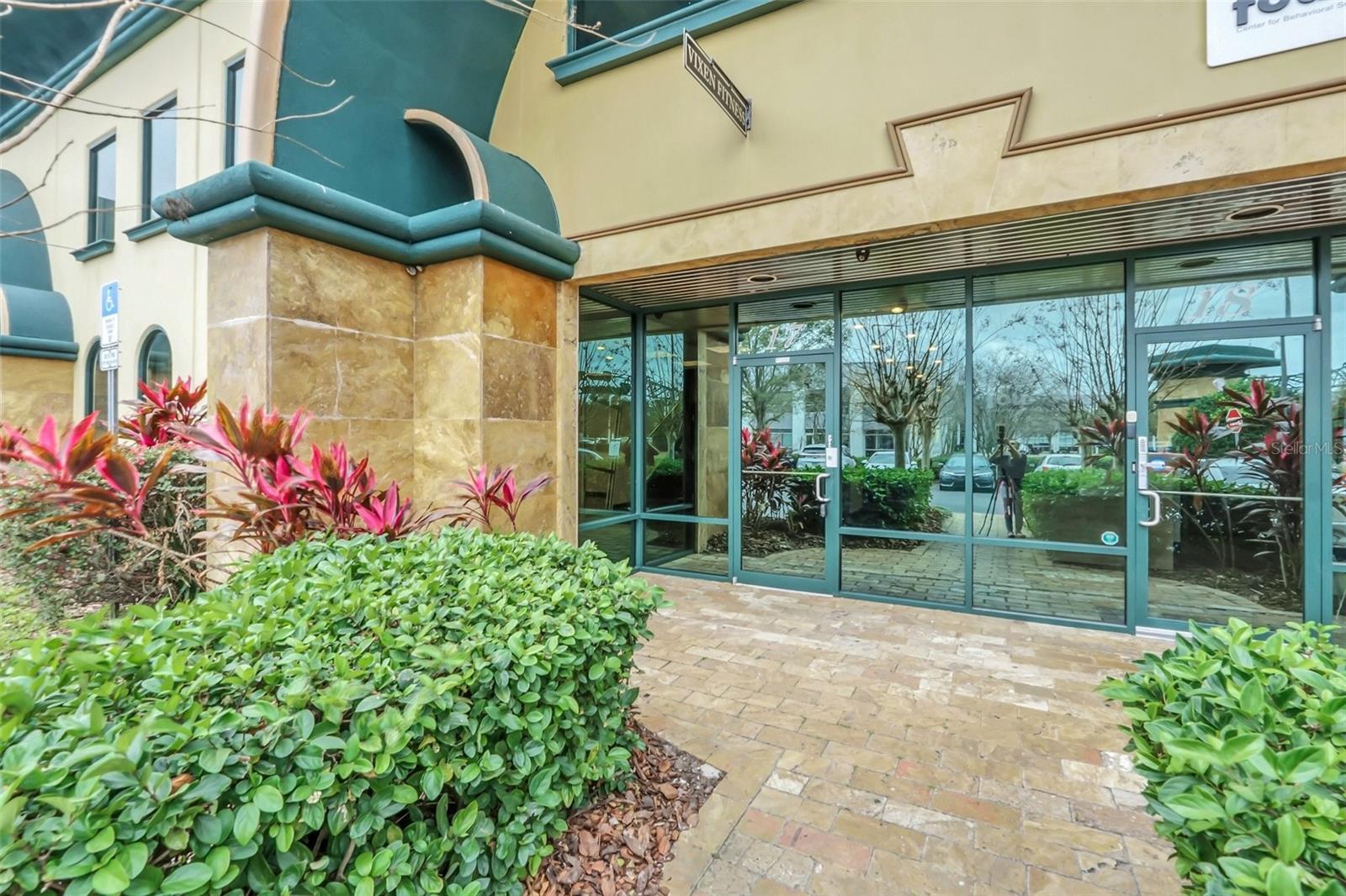 6881 KINGSPOINTE PKWY #17, ORLANDO, FL, 32819