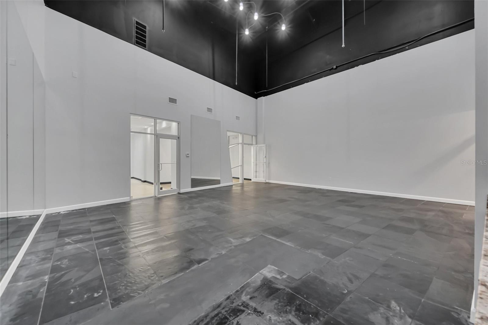 6881 KINGSPOINTE PKWY #17, ORLANDO, FL, 32819