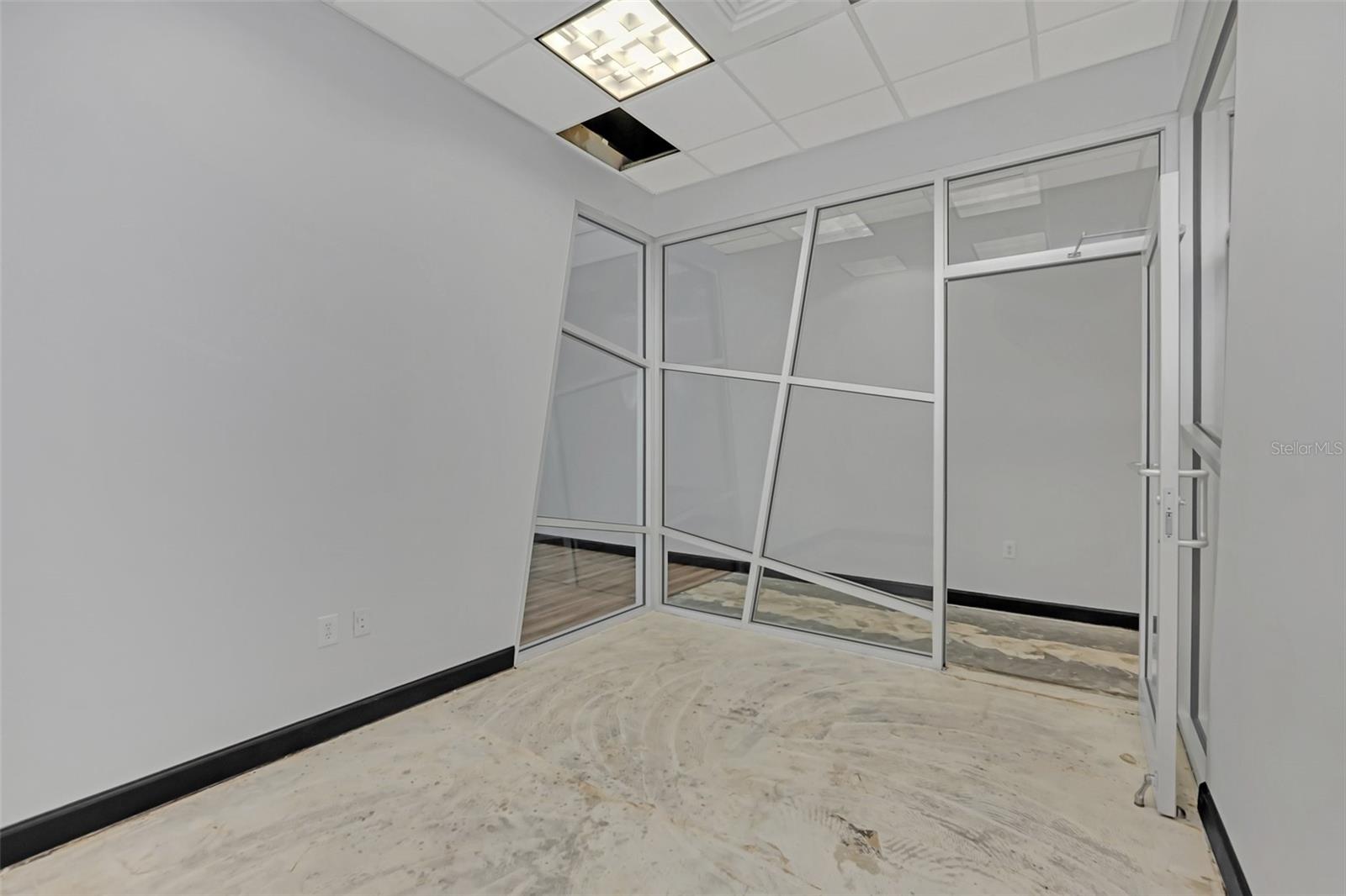 6881 KINGSPOINTE PKWY #17, ORLANDO, FL, 32819