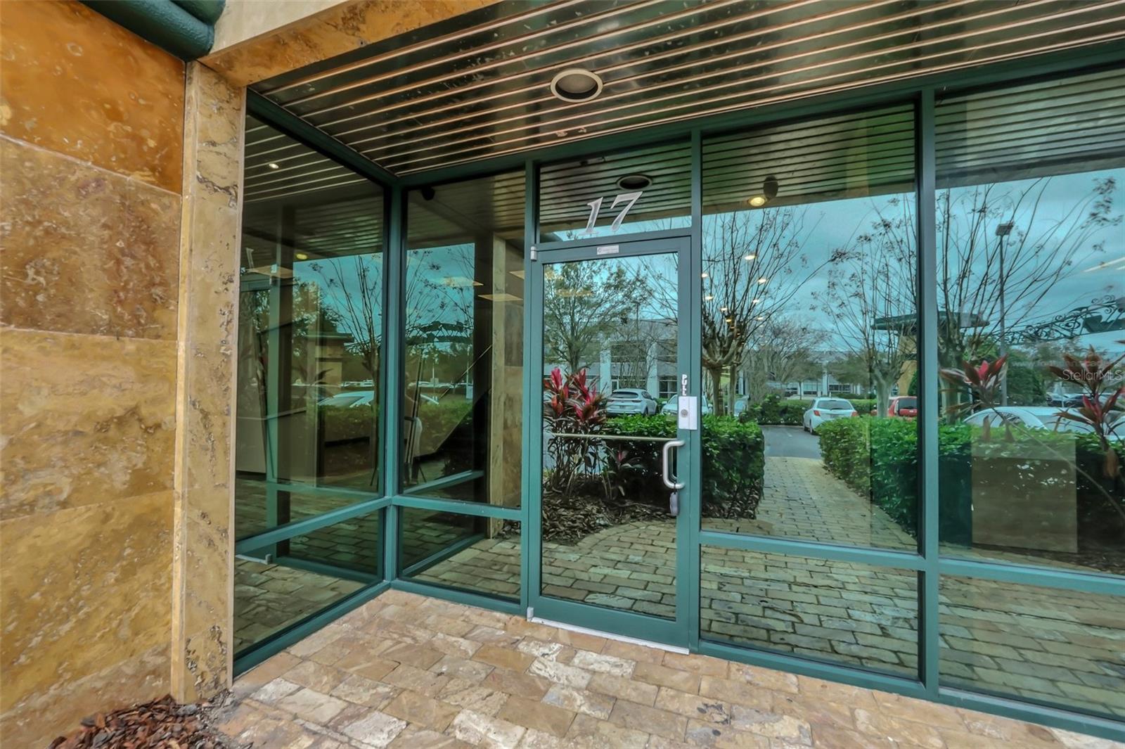 6881 KINGSPOINTE PKWY #17, ORLANDO, FL, 32819