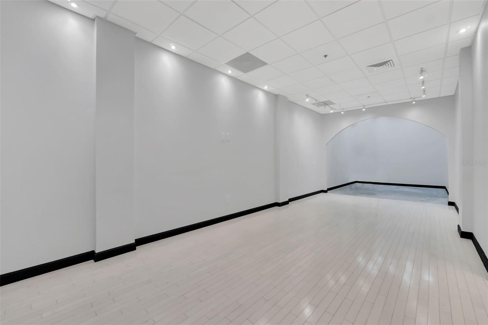 6881 KINGSPOINTE PKWY #17, ORLANDO, FL, 32819