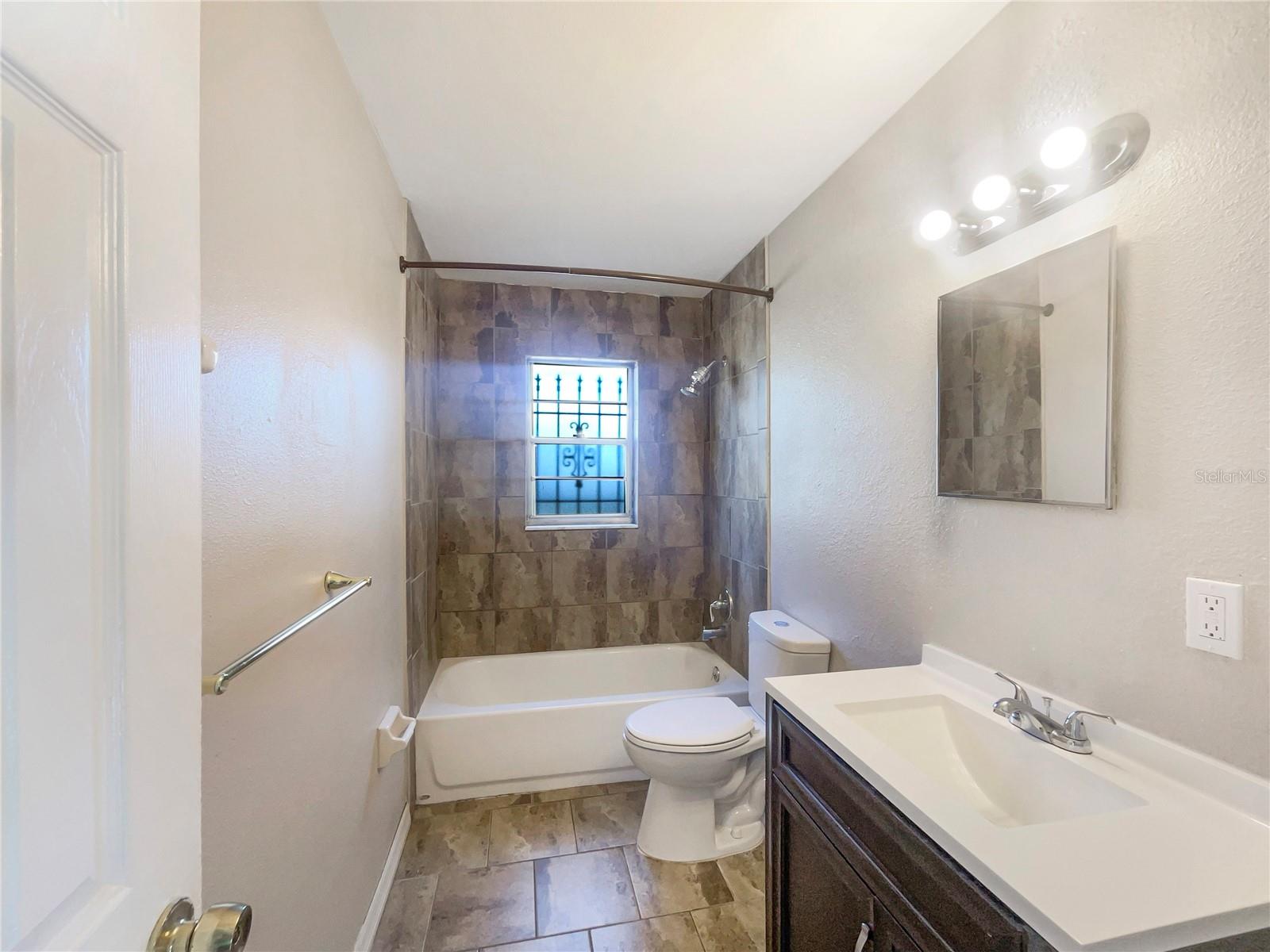 1490 LAKE OPAL DR, APOPKA, FL, 32703
