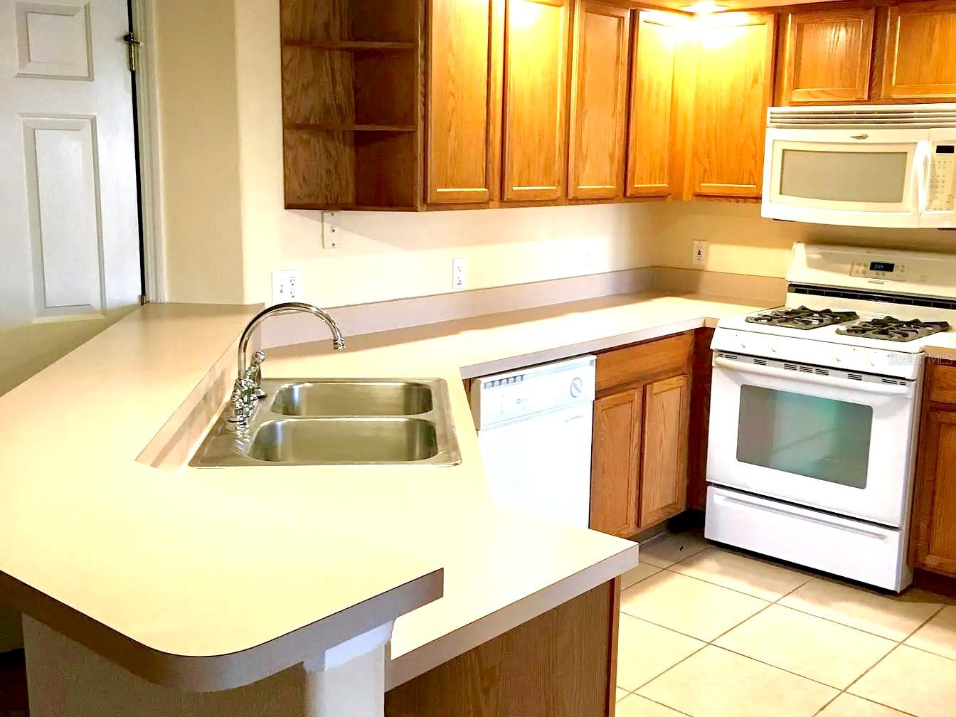 1111 KNIGHTSBRIDGE CIR, DAVENPORT, FL, 33896