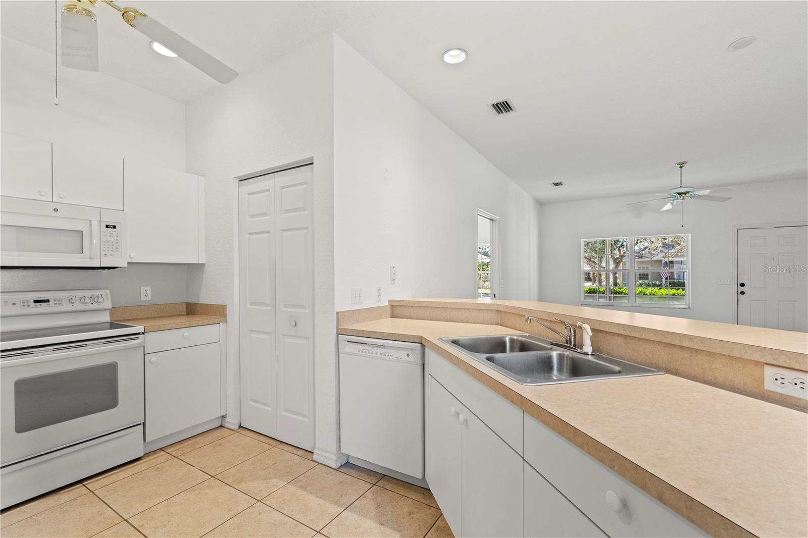 1577 RED OAK LN, PORT CHARLOTTE, FL, 33948
