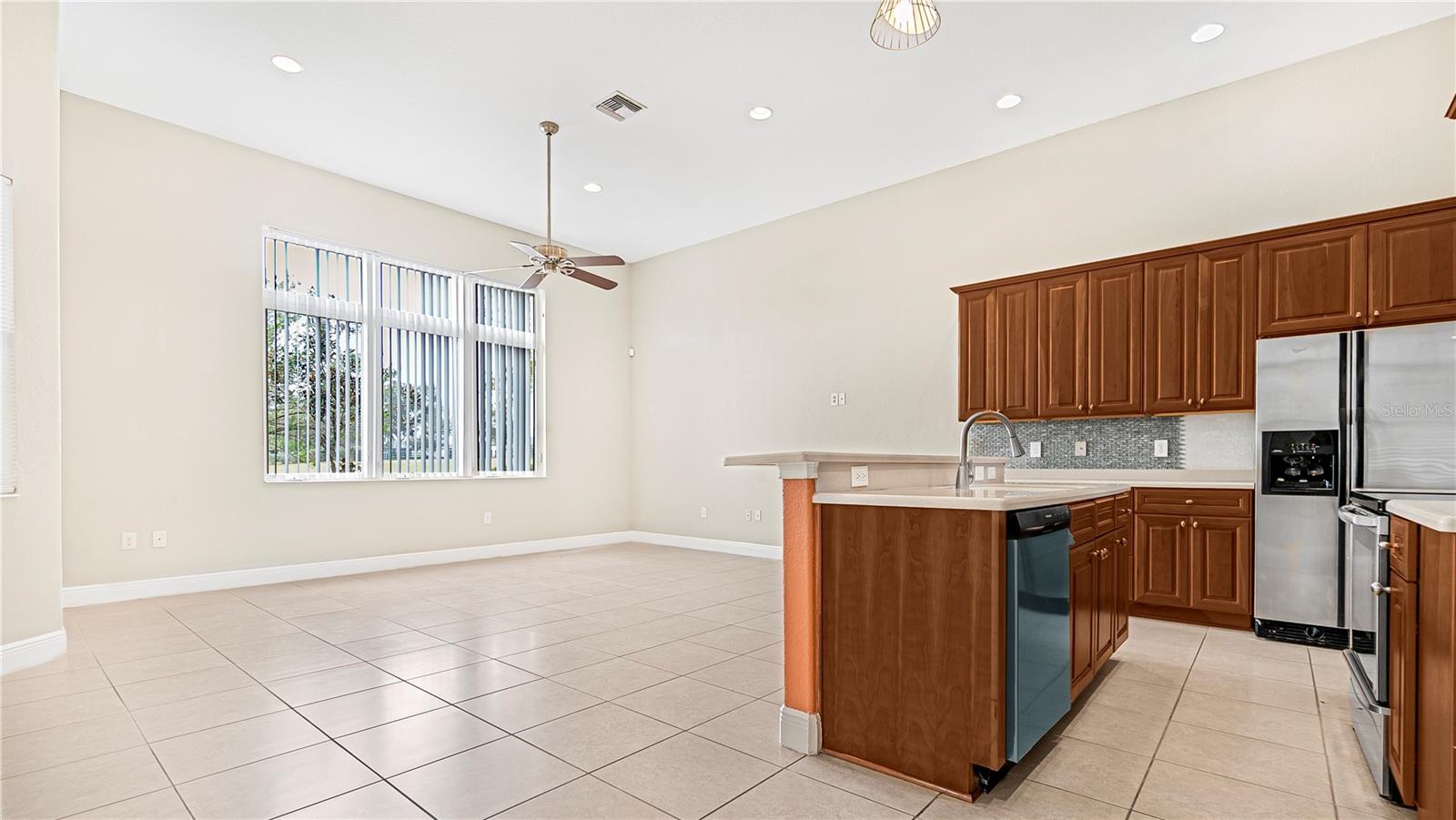 5400 EMERALD BAY LN, LADY LAKE, FL, 32159