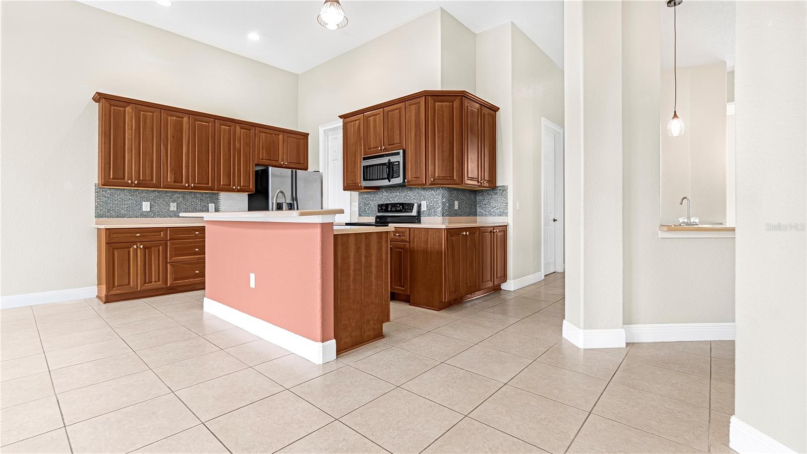 5400 EMERALD BAY LN, LADY LAKE, FL, 32159