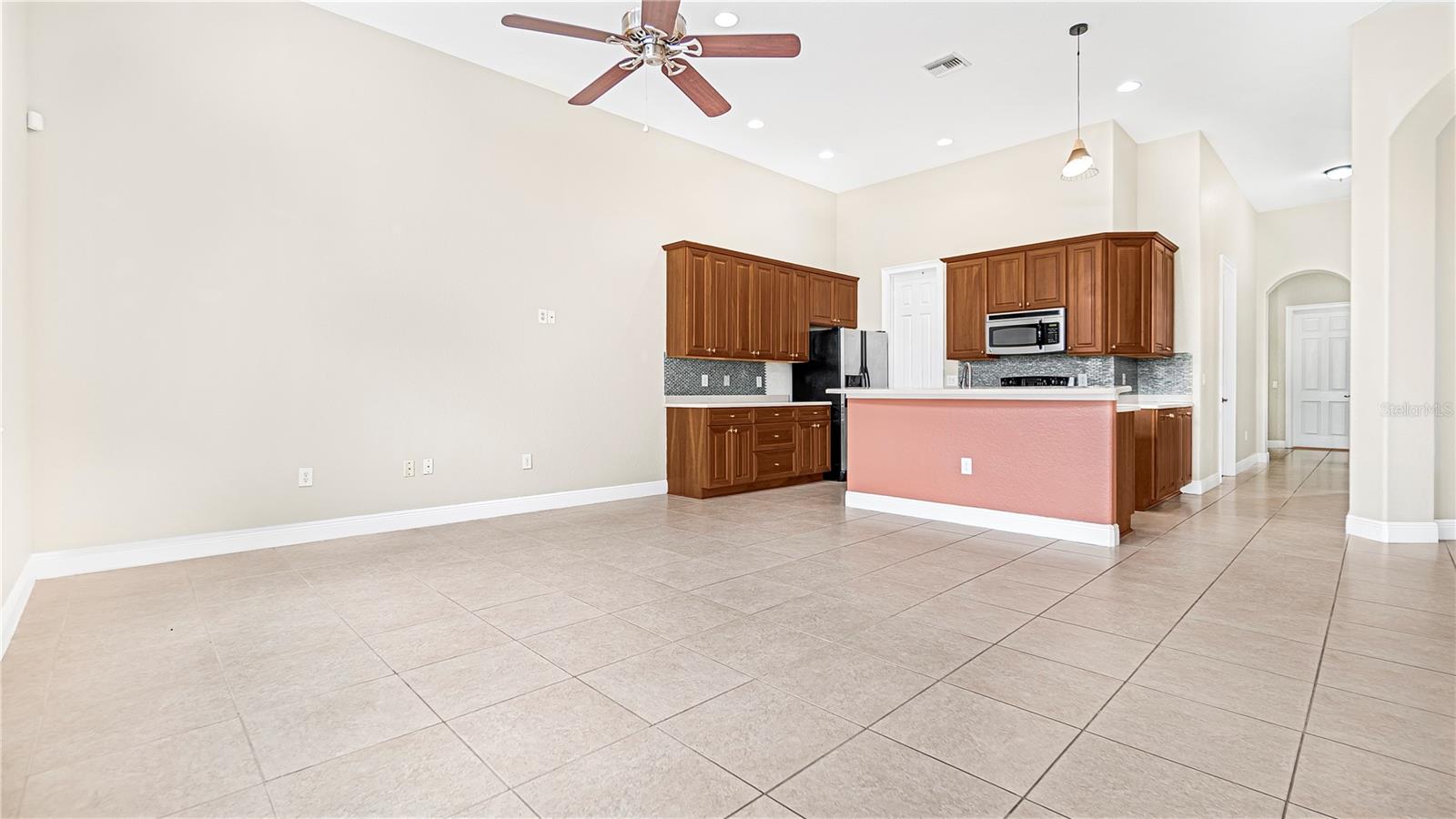 5400 EMERALD BAY LN, LADY LAKE, FL, 32159