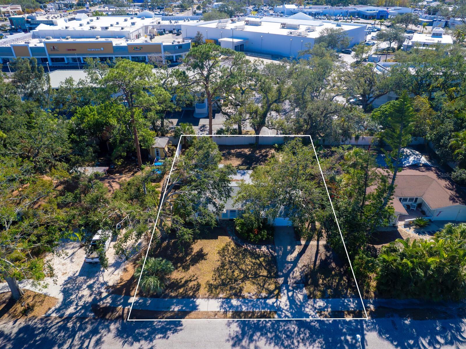 1870 JASMINE DR, SARASOTA, FL, 34239