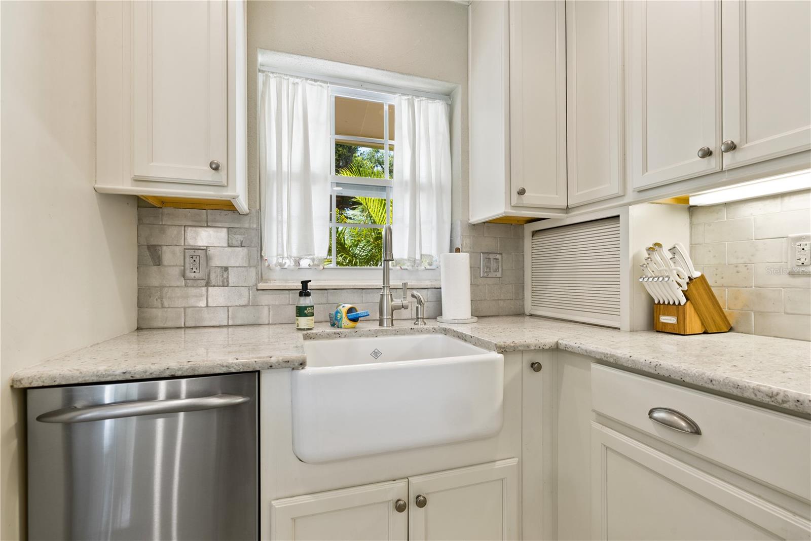 1870 JASMINE DR, SARASOTA, FL, 34239