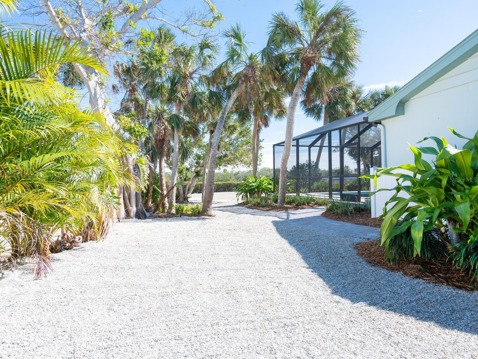 18 N CASEY KEY RD, OSPREY, FL, 34229
