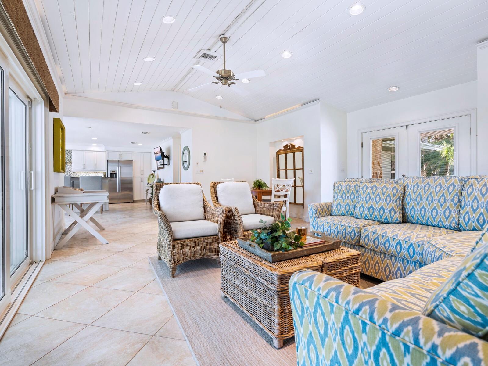 18 N CASEY KEY RD, OSPREY, FL, 34229