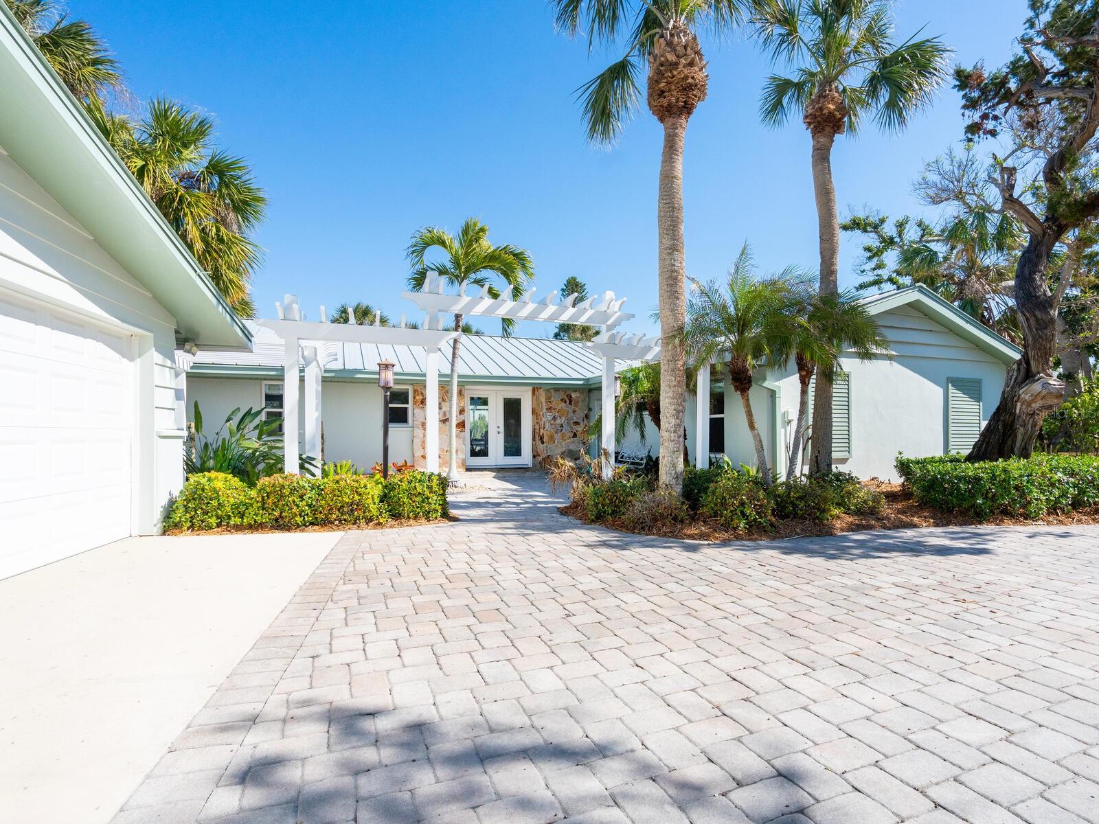 18 N CASEY KEY RD, OSPREY, FL, 34229