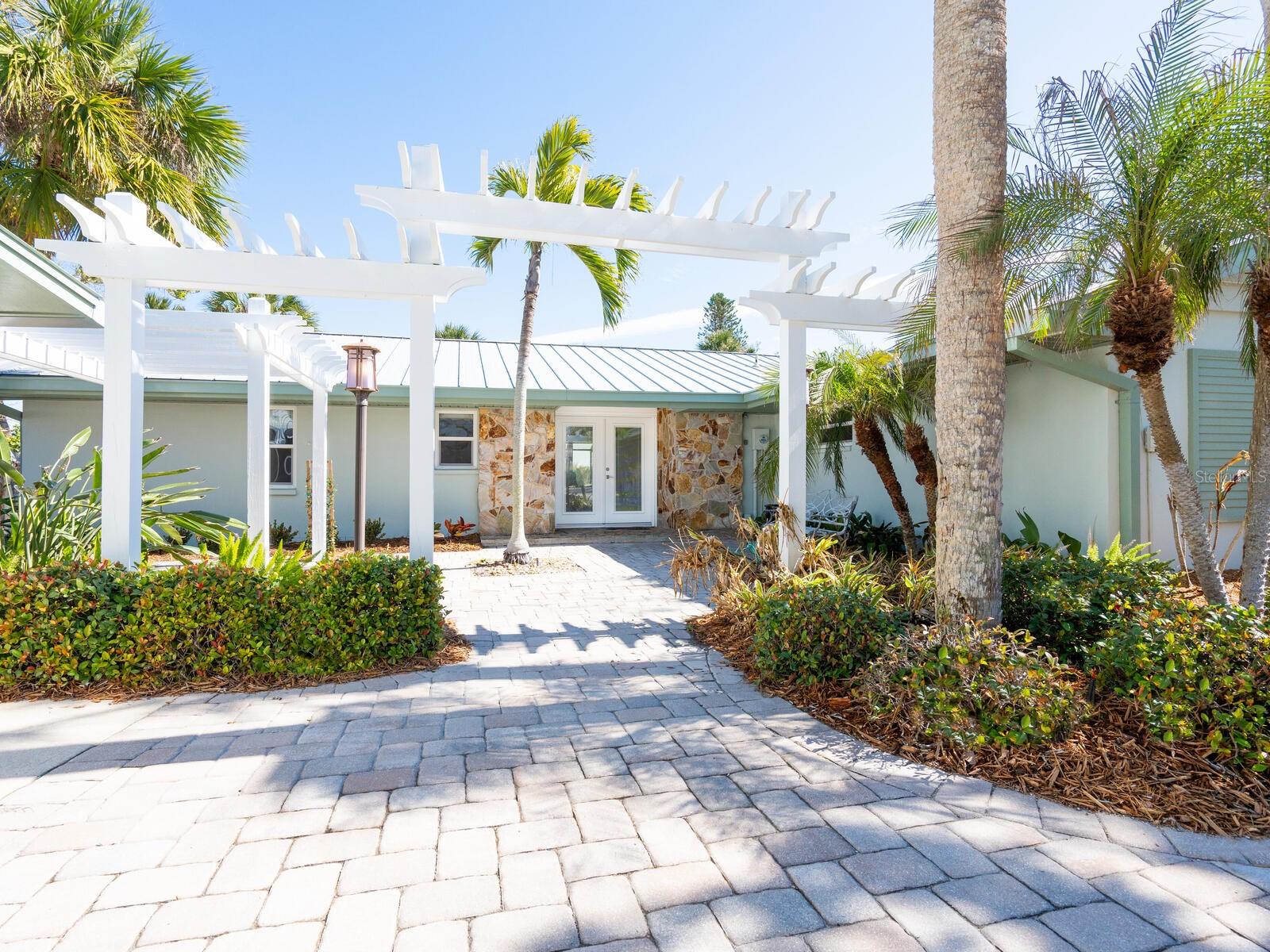 18 N CASEY KEY RD, OSPREY, FL, 34229