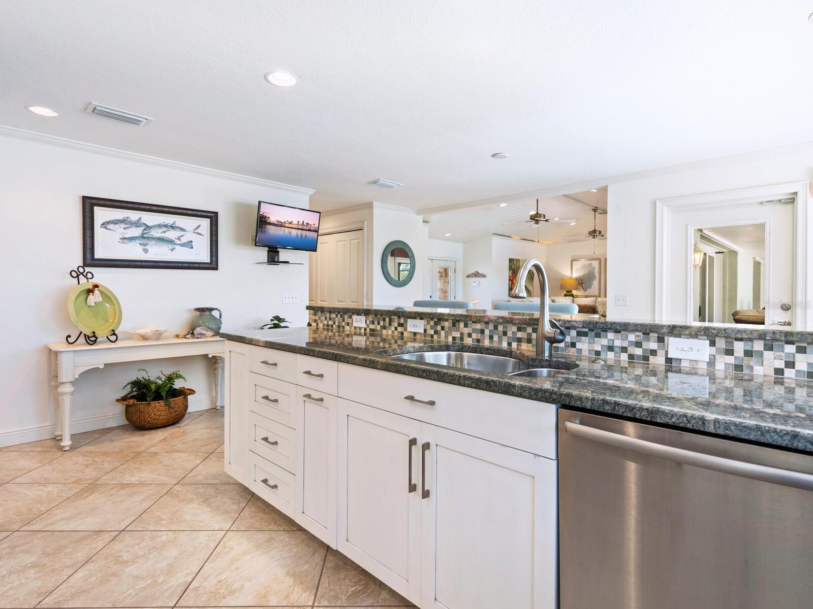18 N CASEY KEY RD, OSPREY, FL, 34229
