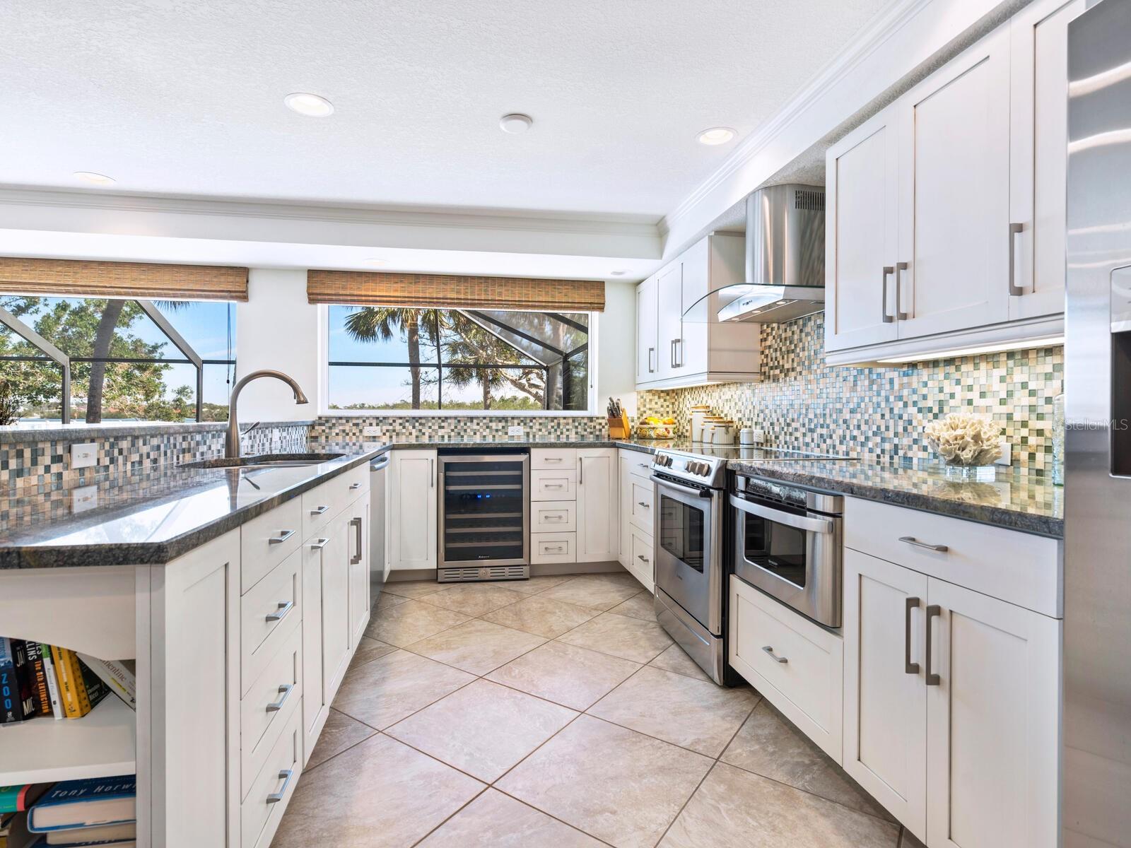 18 N CASEY KEY RD, OSPREY, FL, 34229