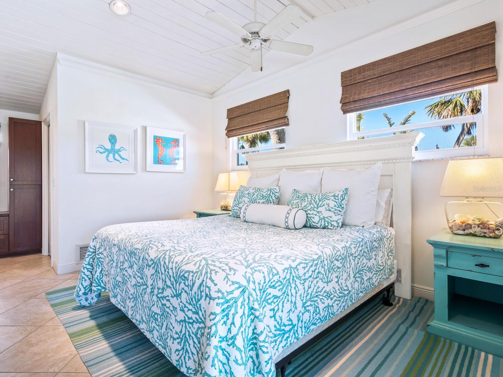 18 N CASEY KEY RD, OSPREY, FL, 34229
