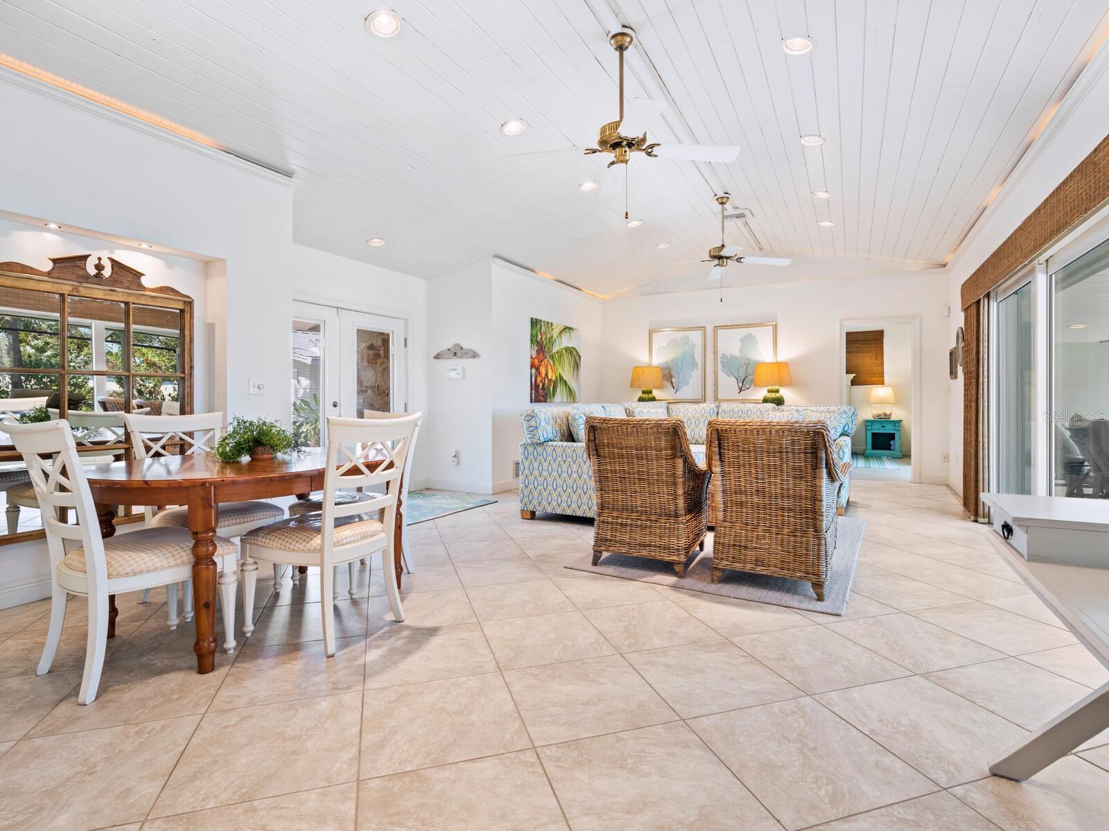 18 N CASEY KEY RD, OSPREY, FL, 34229