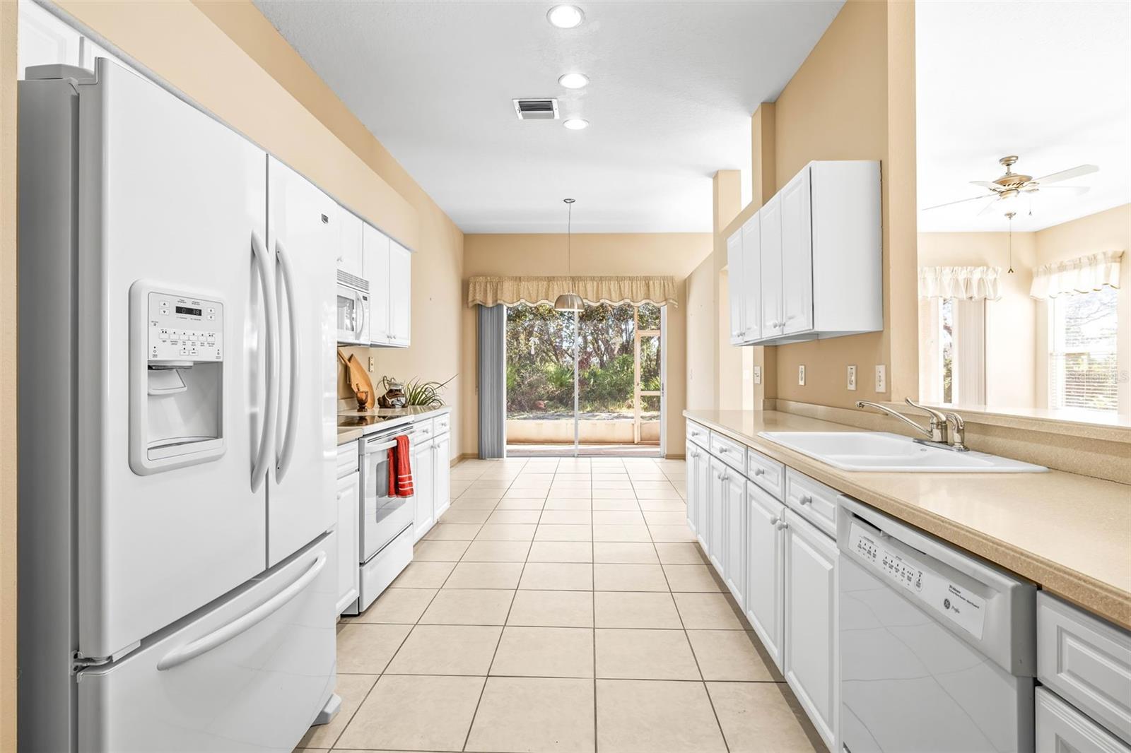 1330 MISTY GREENS DR, SUN CITY CENTER, FL, 33573