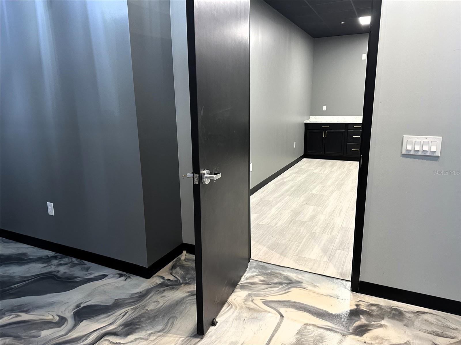 1100 CLEVELAND #B, CLEARWATER, FL, 33755