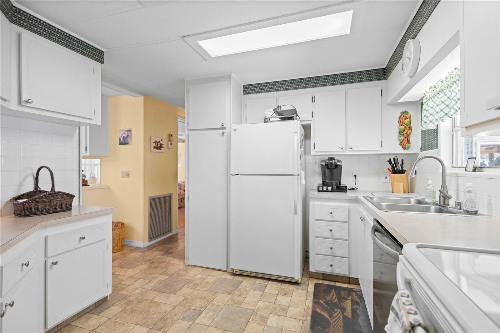 2100 KINGS HWY #27, PORT CHARLOTTE, FL, 33980