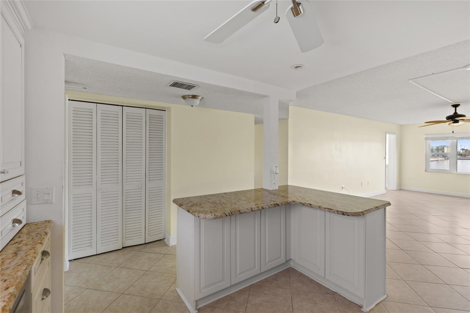 4775 COVE CIR #202, ST PETERSBURG, FL, 33708