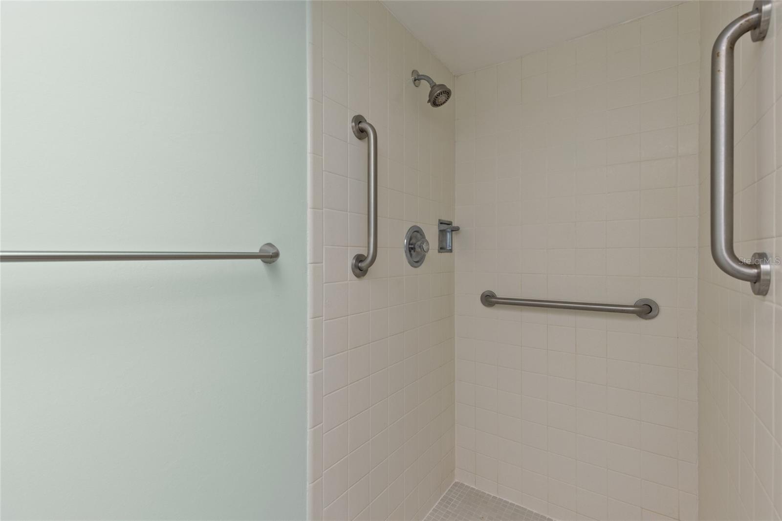 4775 COVE CIR #202, ST PETERSBURG, FL, 33708