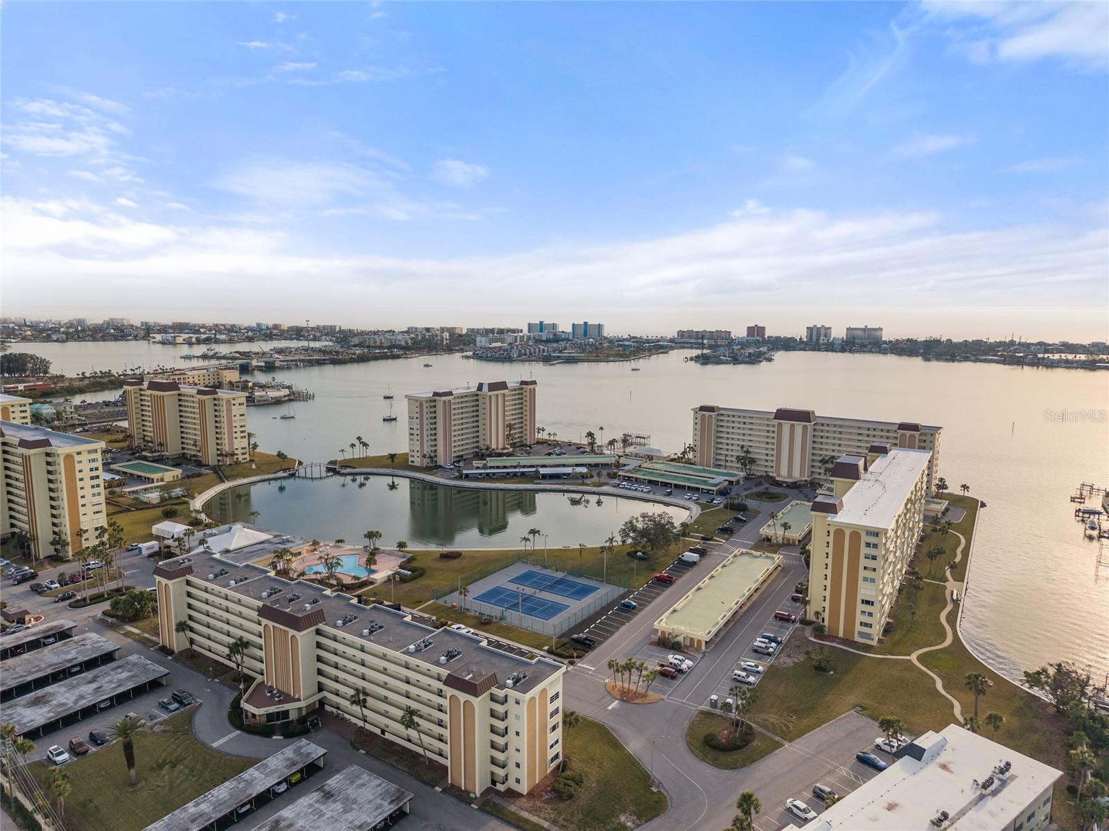 4775 COVE CIR #202, ST PETERSBURG, FL, 33708