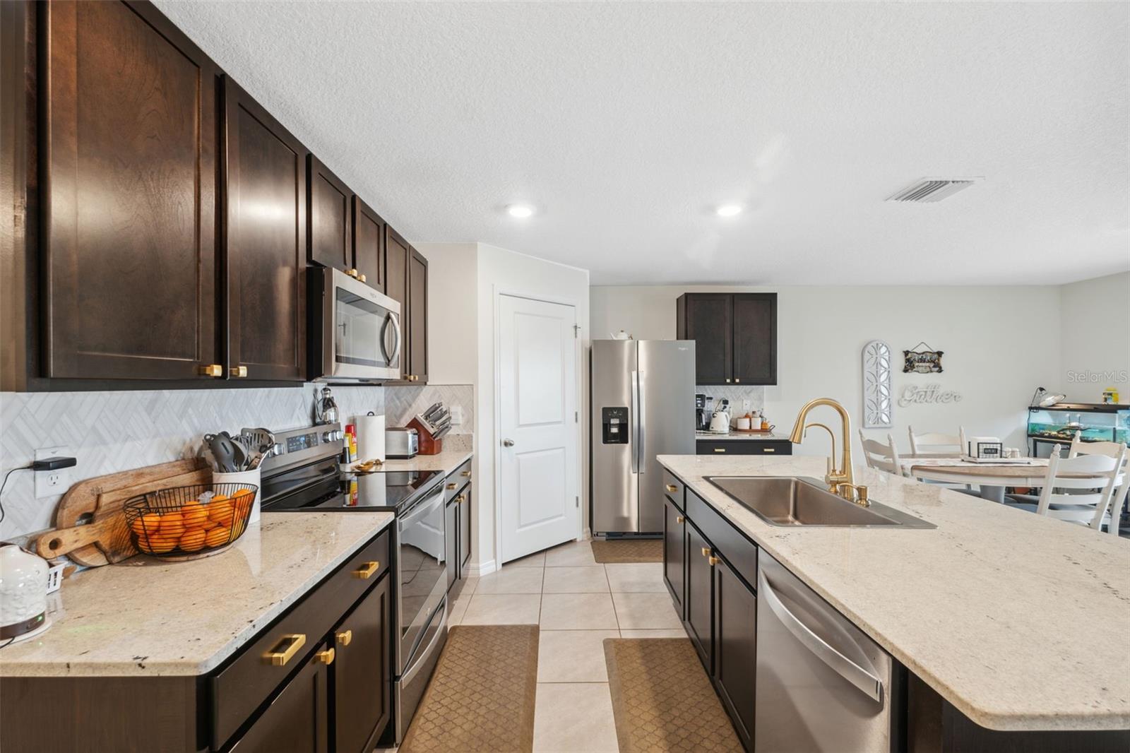 2812 GUMBO LIMBO DR, WIMAUMA, FL, 33598