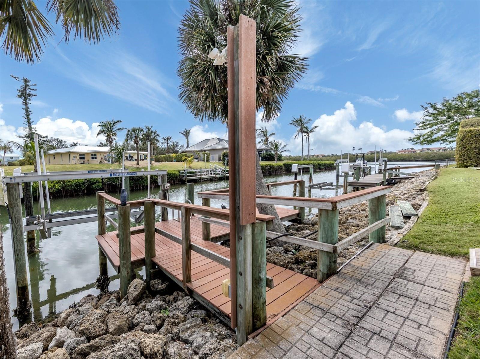 505 S SHORE DR, OSPREY, FL, 34229