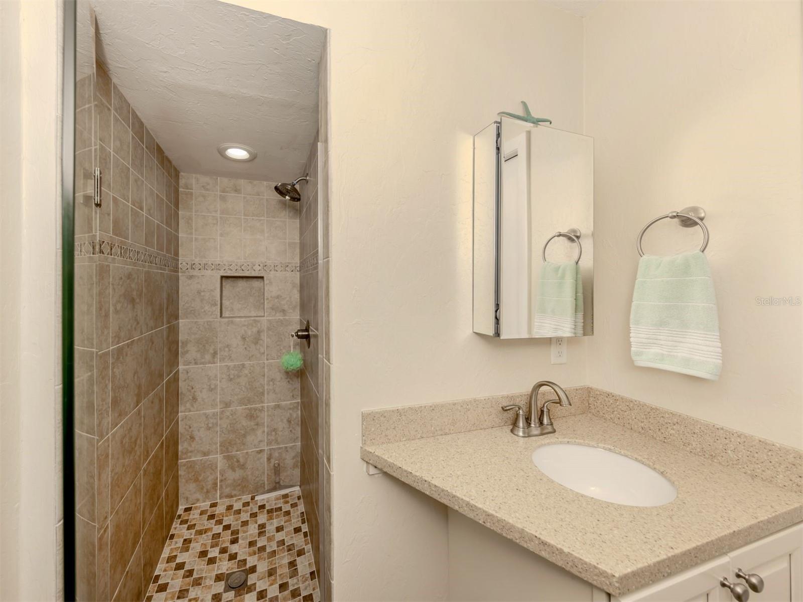 505 S SHORE DR, OSPREY, FL, 34229