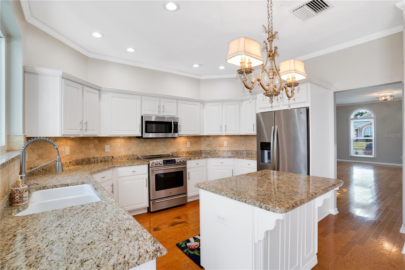 18809 CHAVILLE RD, LUTZ, FL, 33558
