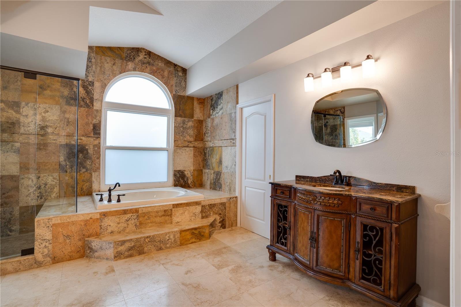 18809 CHAVILLE RD, LUTZ, FL, 33558