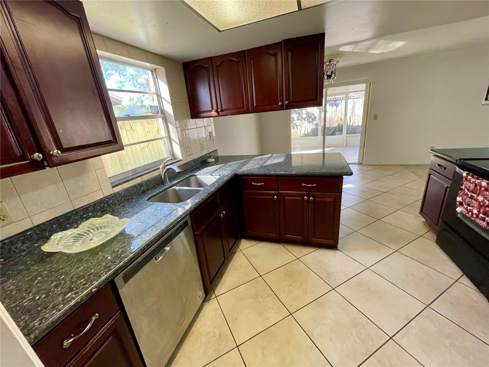 4814 NORTHDALE BLVD, TAMPA, FL, 33624