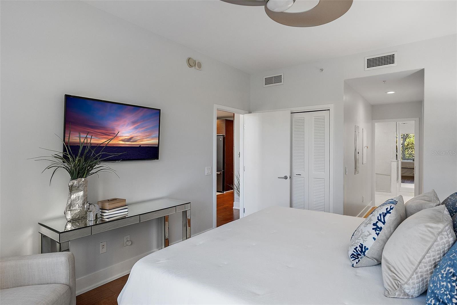 175 1ST ST S #211, ST PETERSBURG, FL, 33701