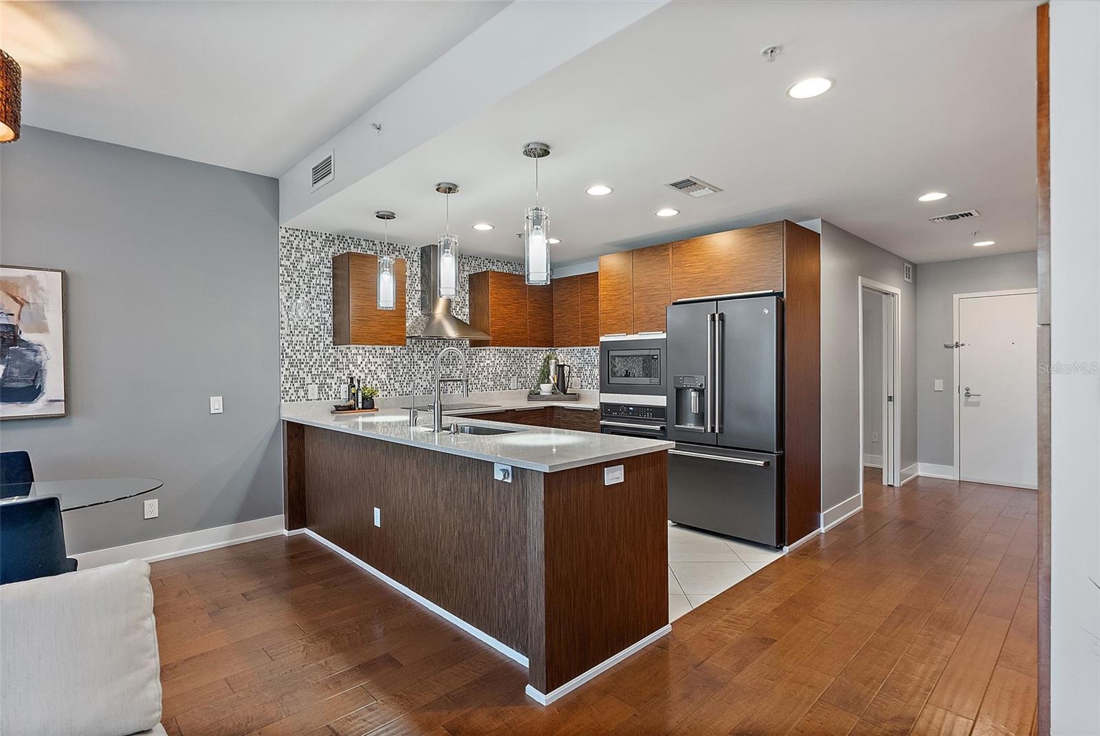 175 1ST ST S #211, ST PETERSBURG, FL, 33701