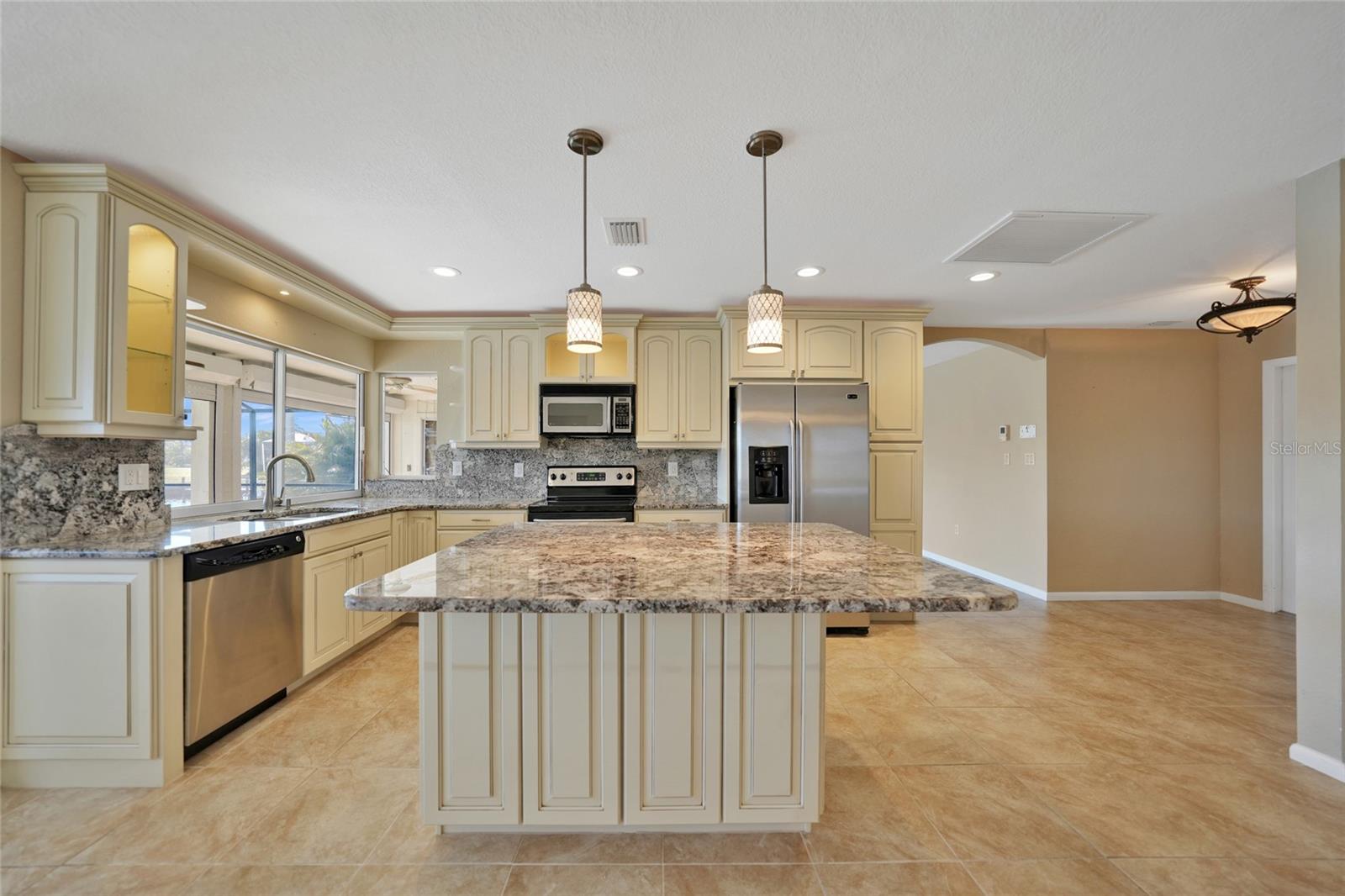 525 PORT BENDRES DR, PUNTA GORDA, FL, 33950