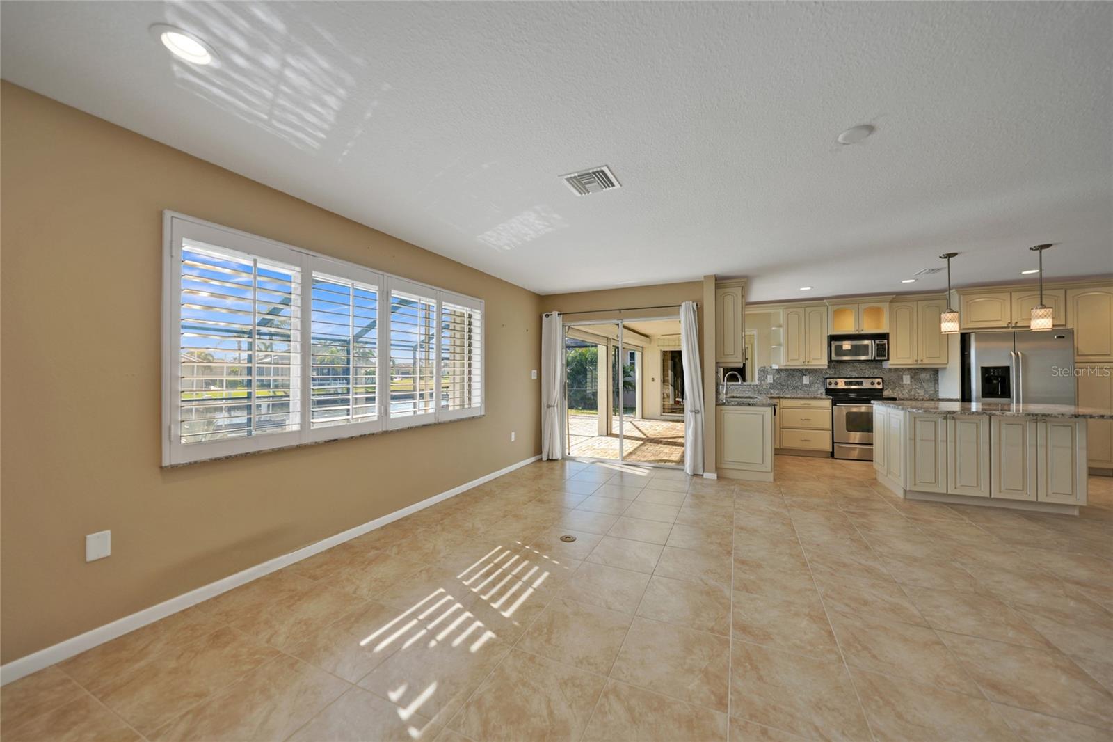 525 PORT BENDRES DR, PUNTA GORDA, FL, 33950