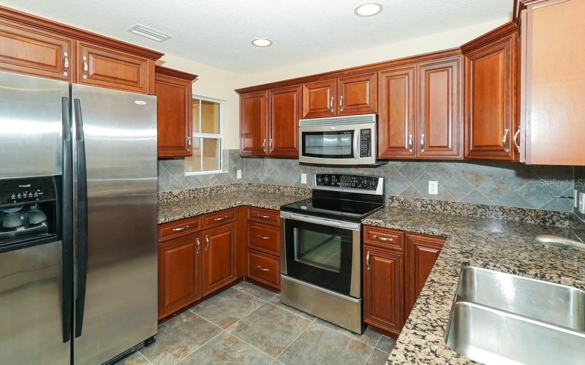 8713 SPRUCE HILLS CT, LAKEWOOD RANCH, FL, 34202