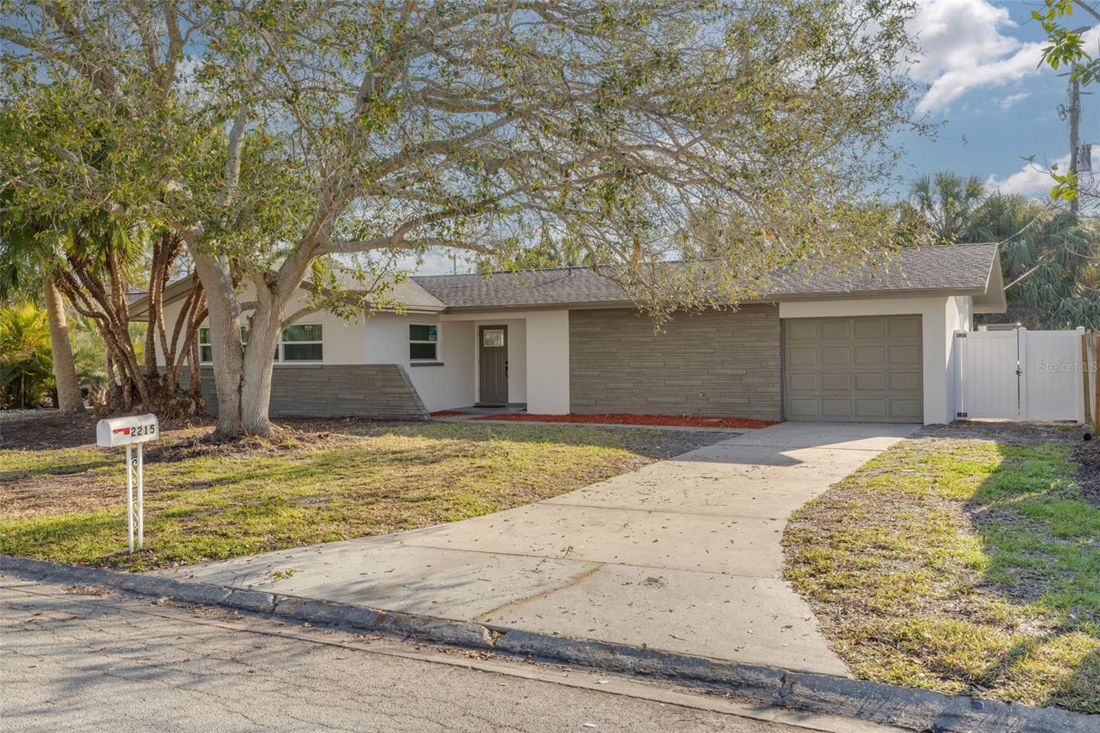 2215 CEDAR DR, DUNEDIN, FL, 34698