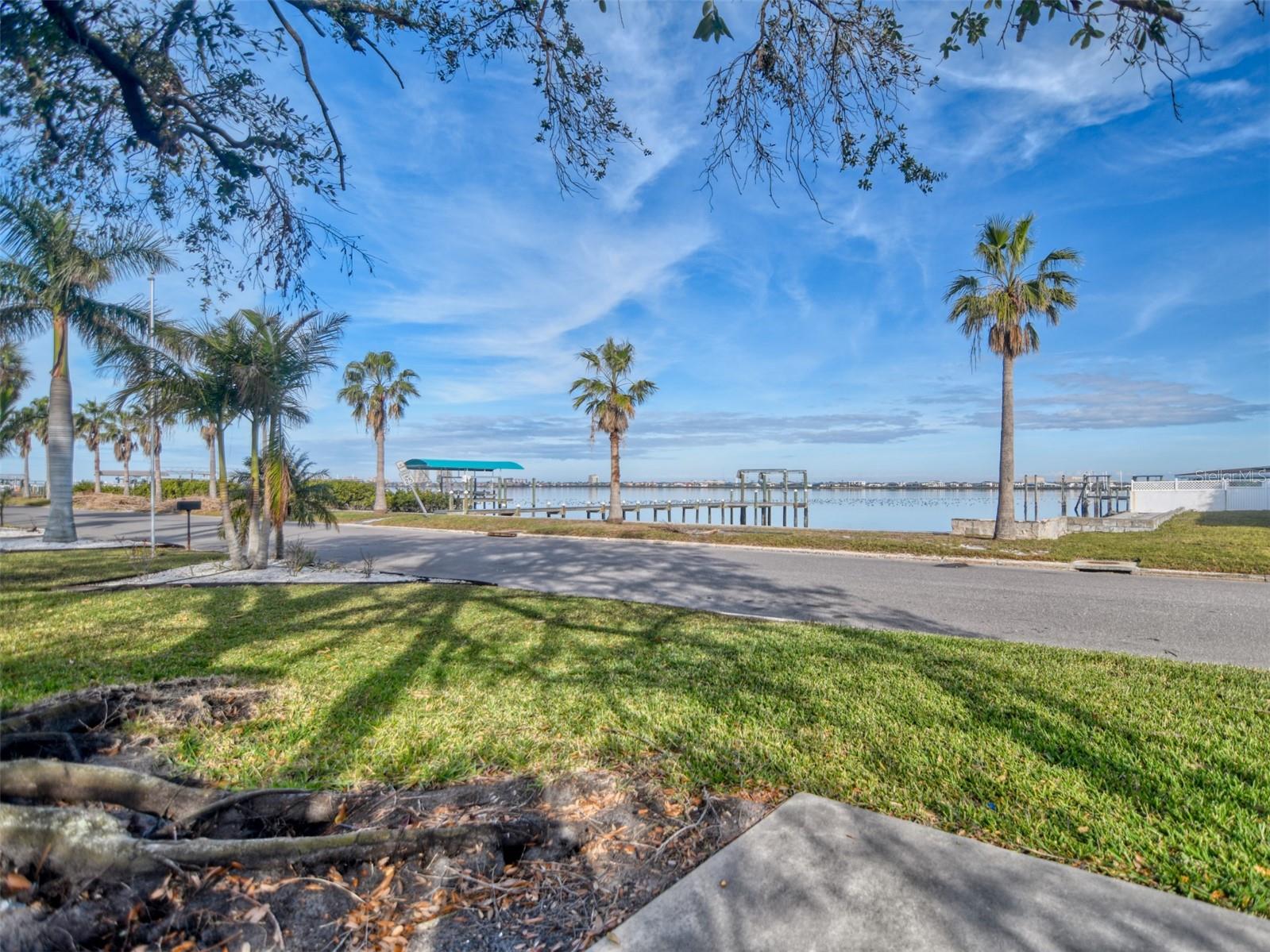 2022 RIVERSIDE DR E, BRADENTON, FL, 34208