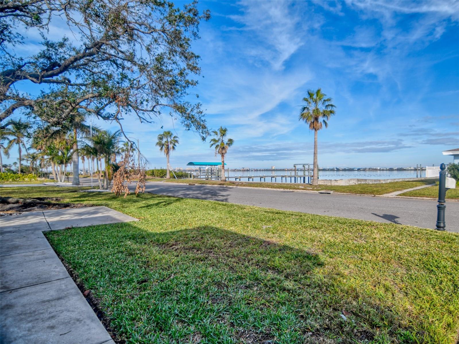 2022 RIVERSIDE DR E, BRADENTON, FL, 34208