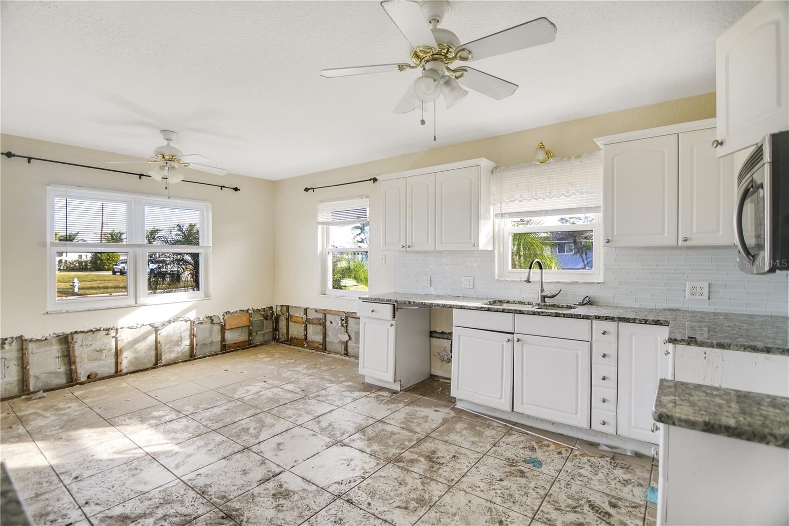 2022 RIVERSIDE DR E, BRADENTON, FL, 34208