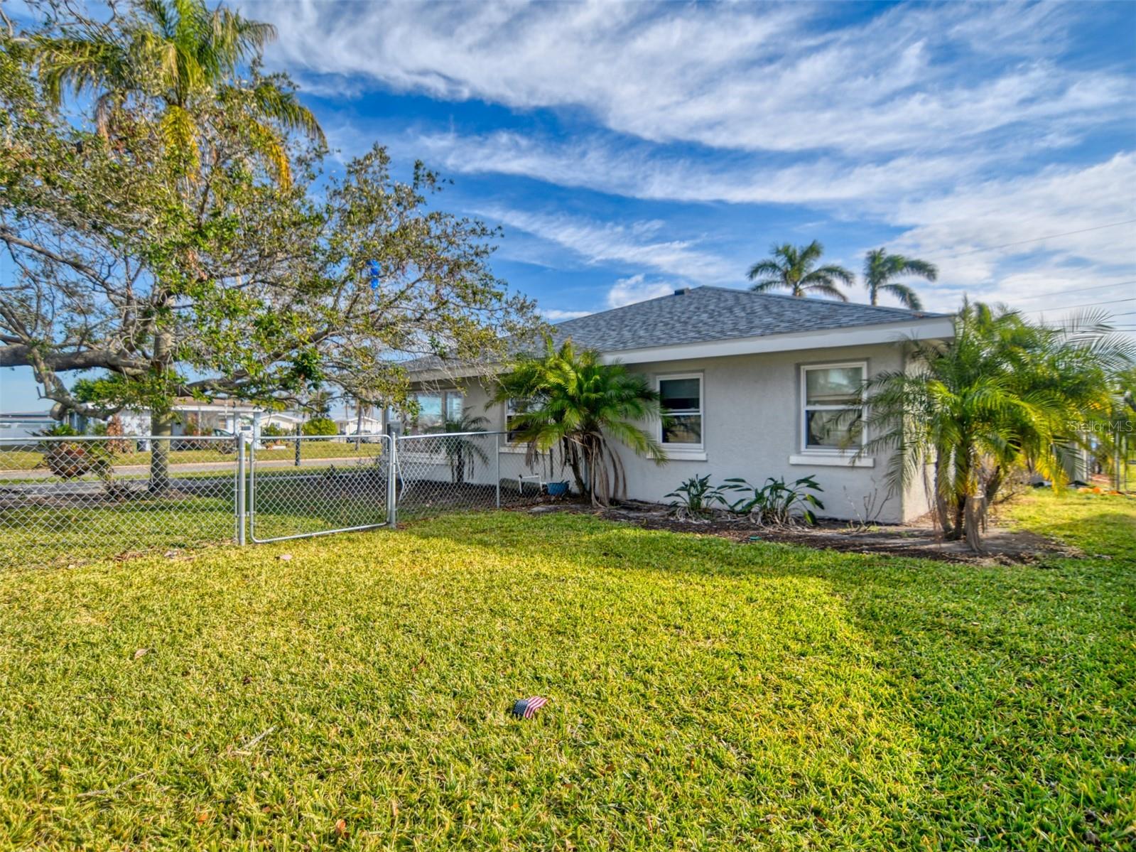 2022 RIVERSIDE DR E, BRADENTON, FL, 34208