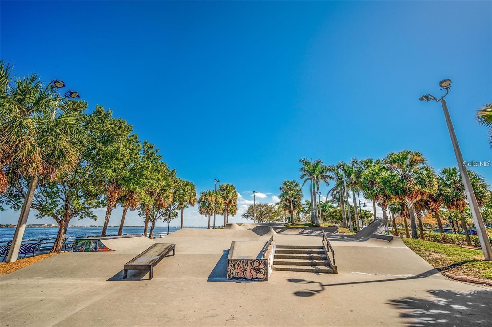2022 RIVERSIDE DR E, BRADENTON, FL, 34208