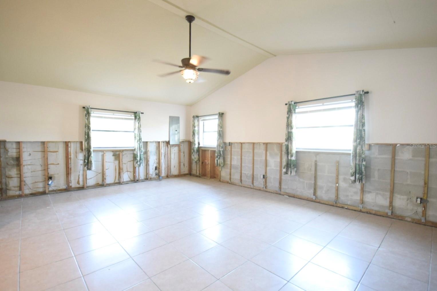 400 COUNTRY CLUB DR, OLDSMAR, FL, 34677