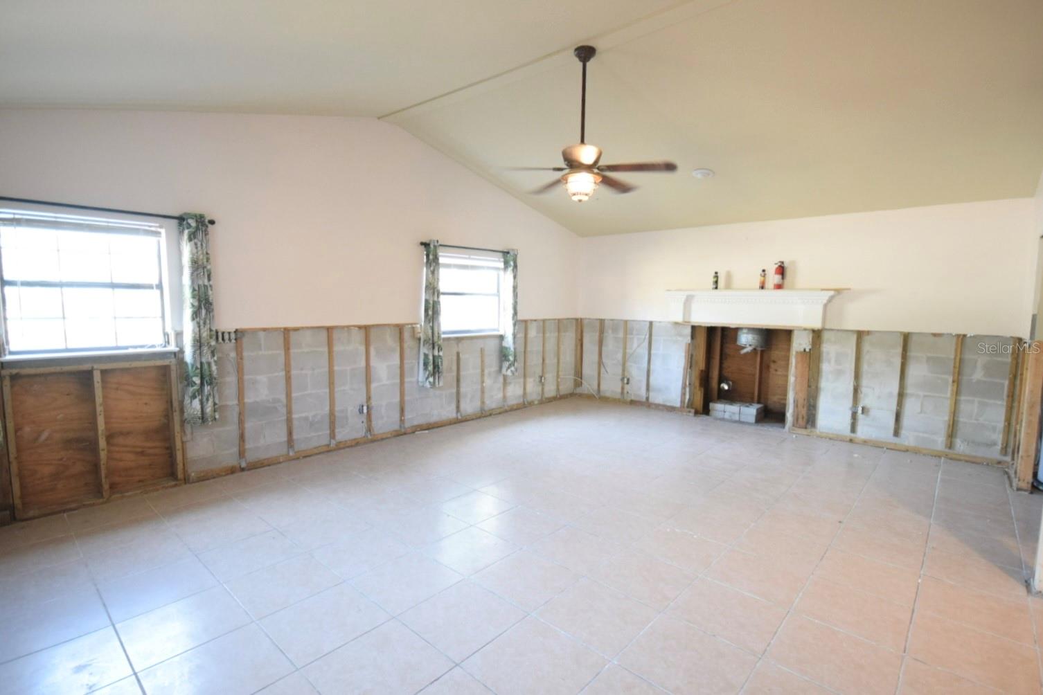 400 COUNTRY CLUB DR, OLDSMAR, FL, 34677