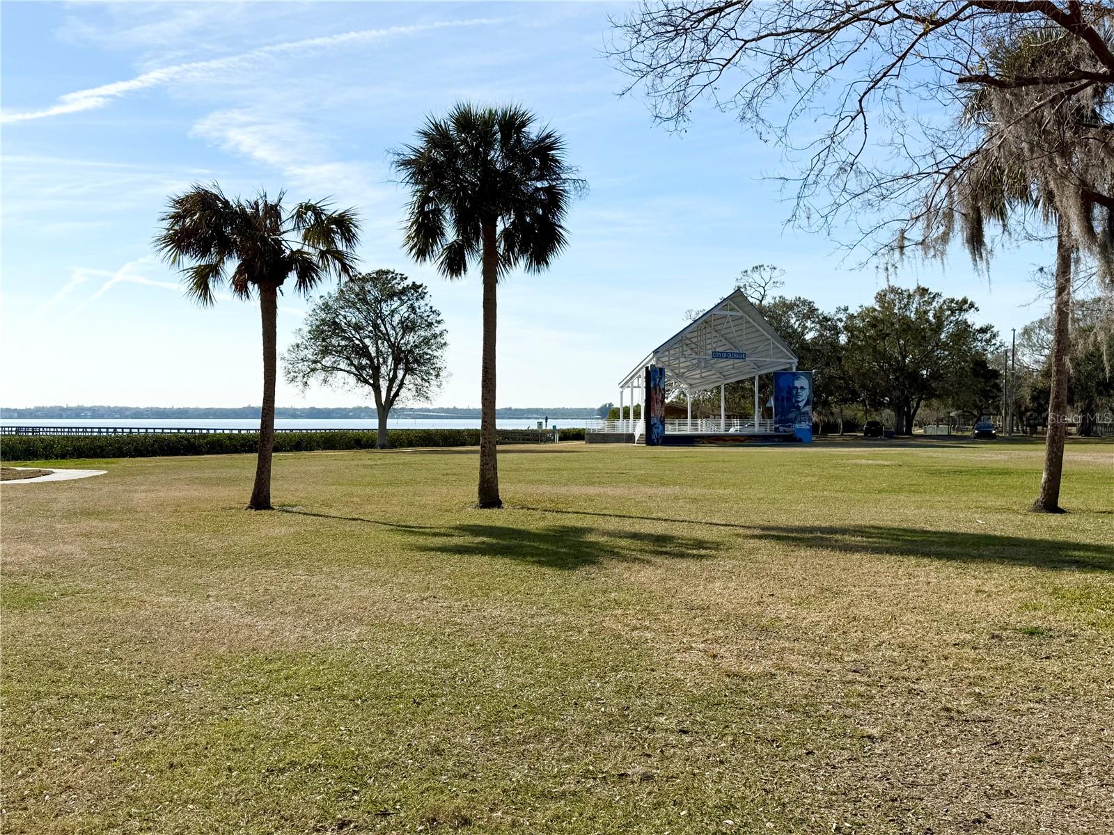400 COUNTRY CLUB DR, OLDSMAR, FL, 34677
