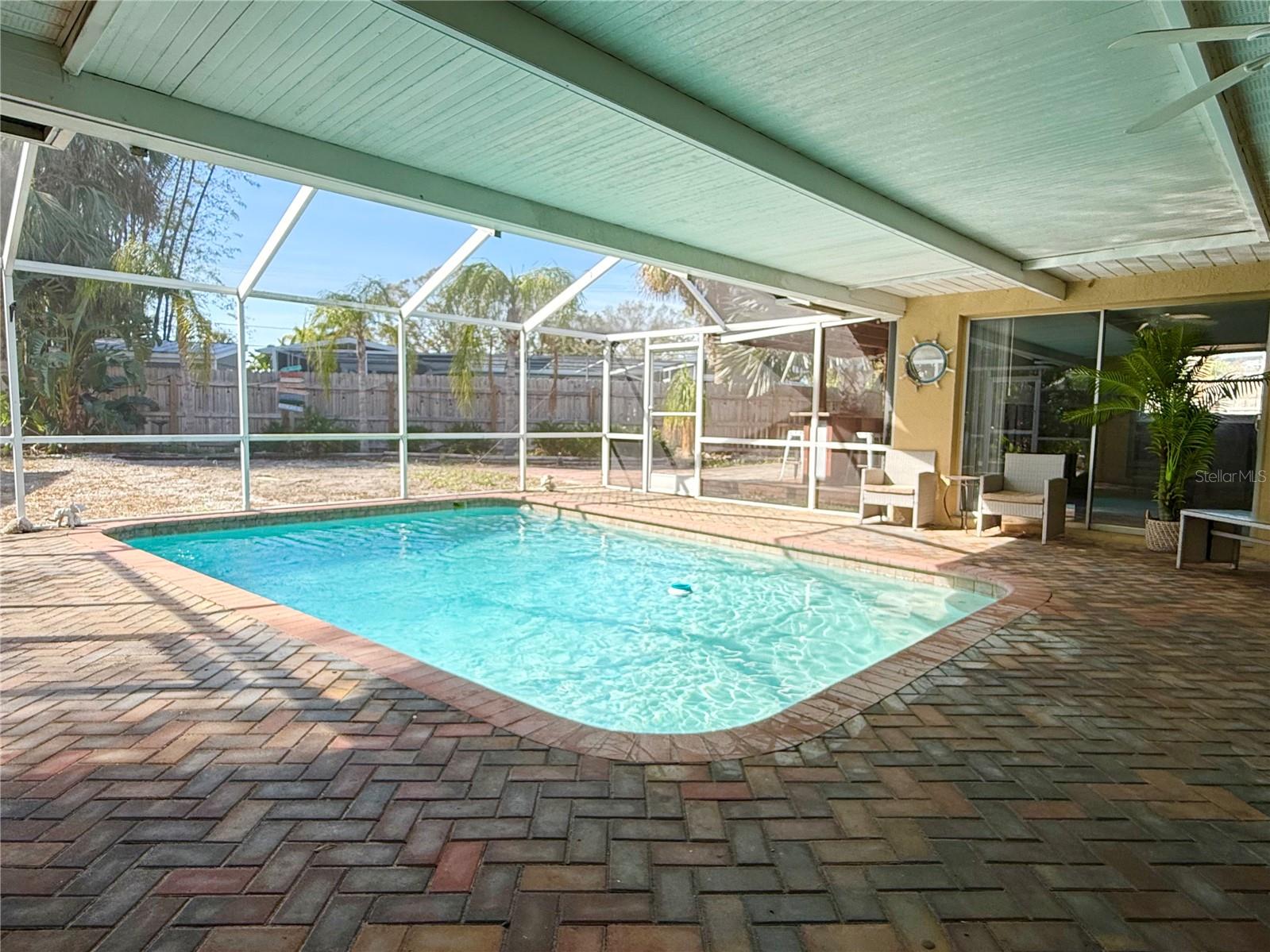 400 COUNTRY CLUB DR, OLDSMAR, FL, 34677