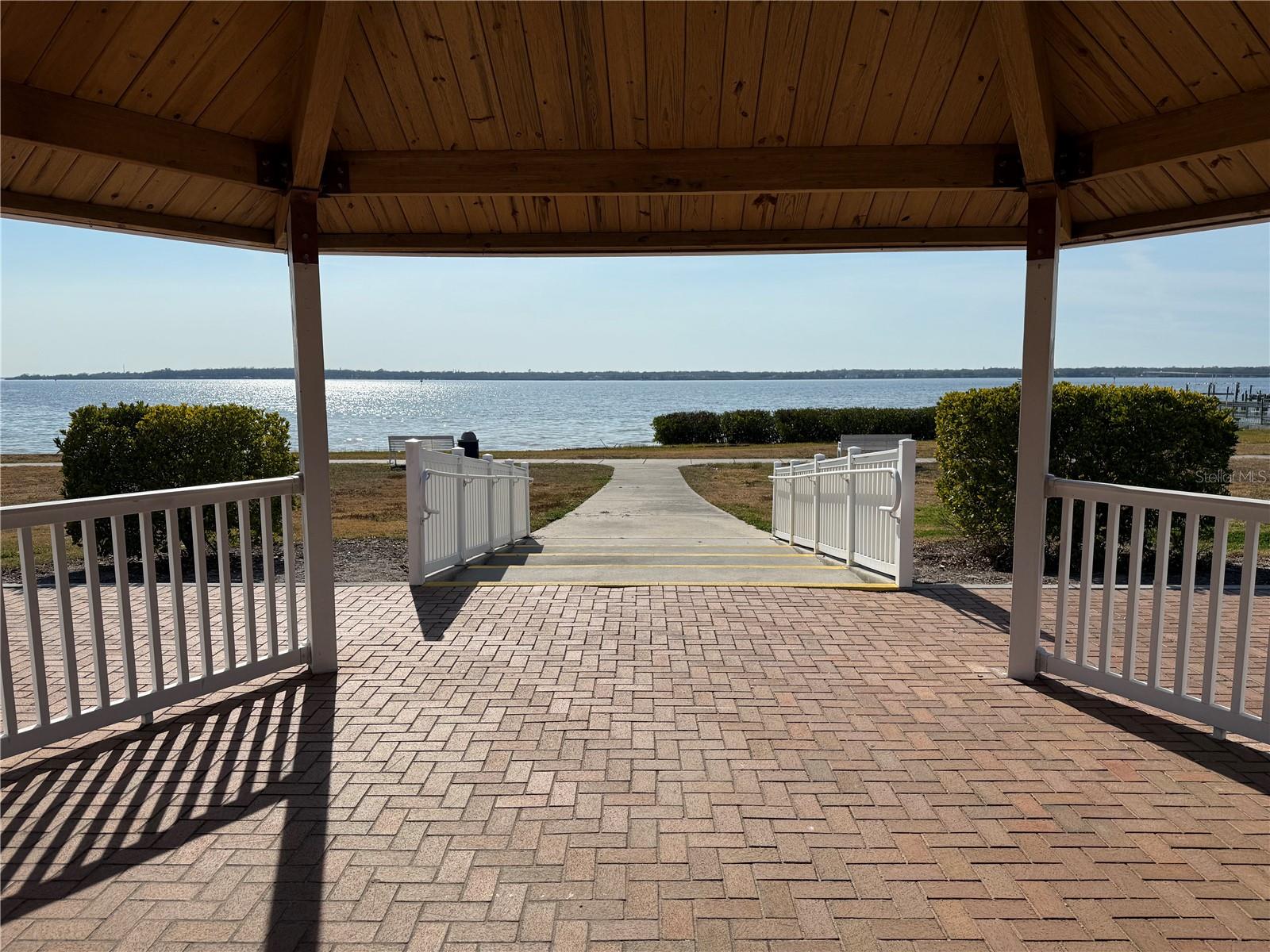 400 COUNTRY CLUB DR, OLDSMAR, FL, 34677