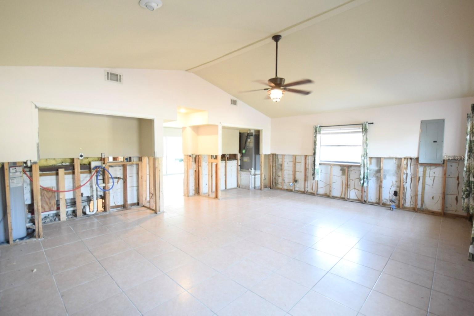 400 COUNTRY CLUB DR, OLDSMAR, FL, 34677